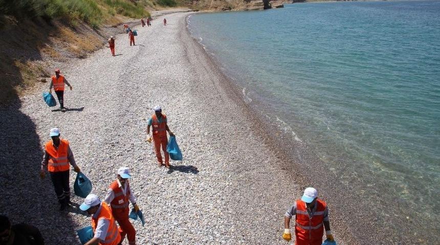 Van G&ouml;l&uuml; Sahillerinde Temizlik &Ccedil;alışması