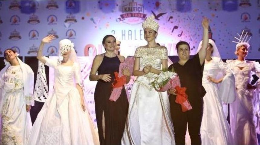 Geleneksel D&uuml;ğ&uuml;n Kıyafetleri Defilesine Yoğun Ilgi