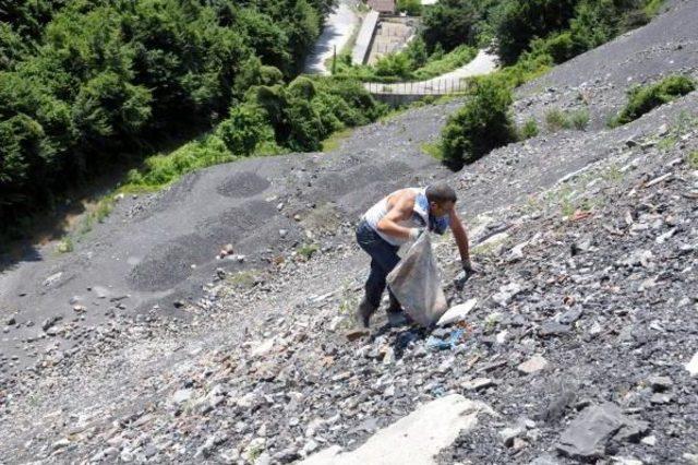 Hurda Satarak Evini Yaptı, 2 Çocuğunu Okuttu, Emekli Oldu