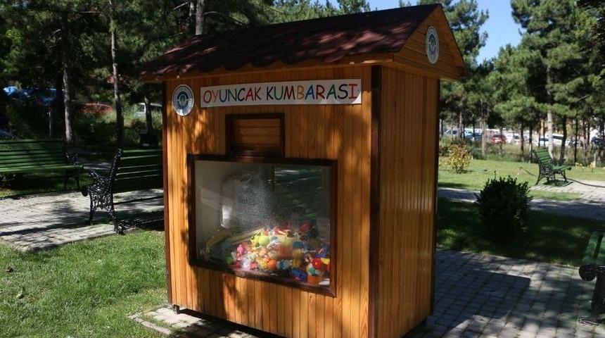 Oyuncak Kumbarası&rsquo;nda Oyuncaklar Birikmeye Devam Ediyor