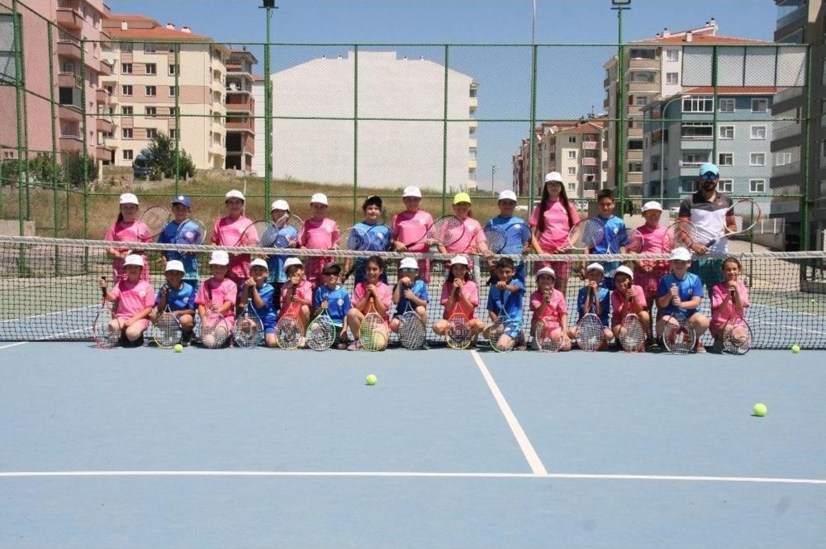 Yaz Spor Okulu Tenis Grubu &Ouml;ğrencileri Turnuvaya Hazırlanıyor