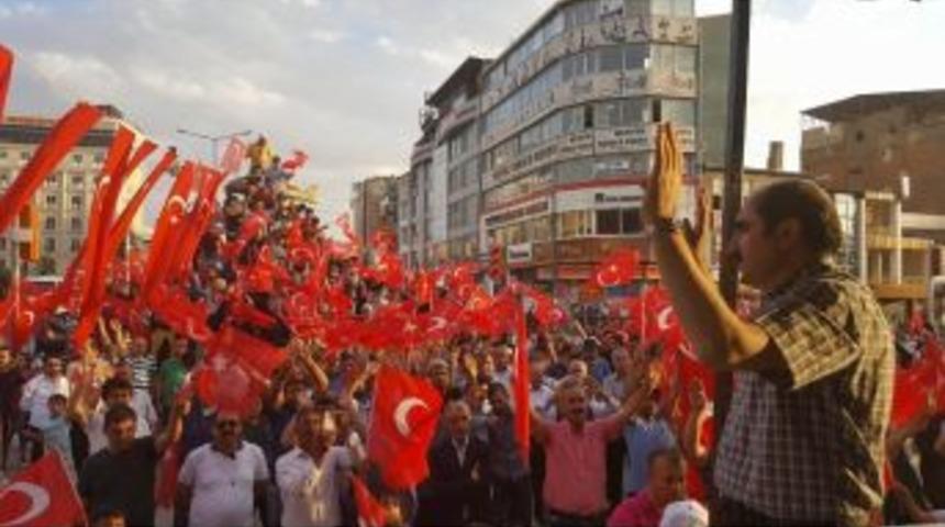 Soğanda: "15 Temmuz&rsquo;un Yıld&ouml;n&uuml;m&uuml;nde Meydanlarda Olacağız"