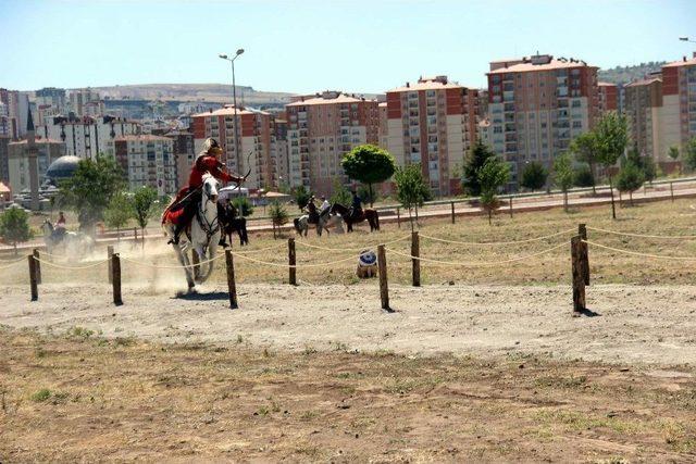 Erü’de 1. Uluslararası Sancak Beyi Atlı Okçuluk Müsabakası Başladı