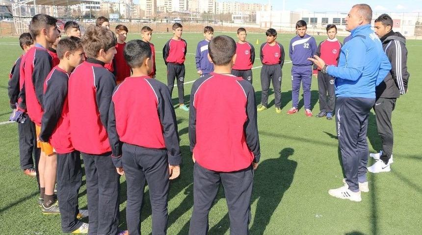 Şanlıurfa&rsquo;da Futbol Yaz Okulu Başlıyor