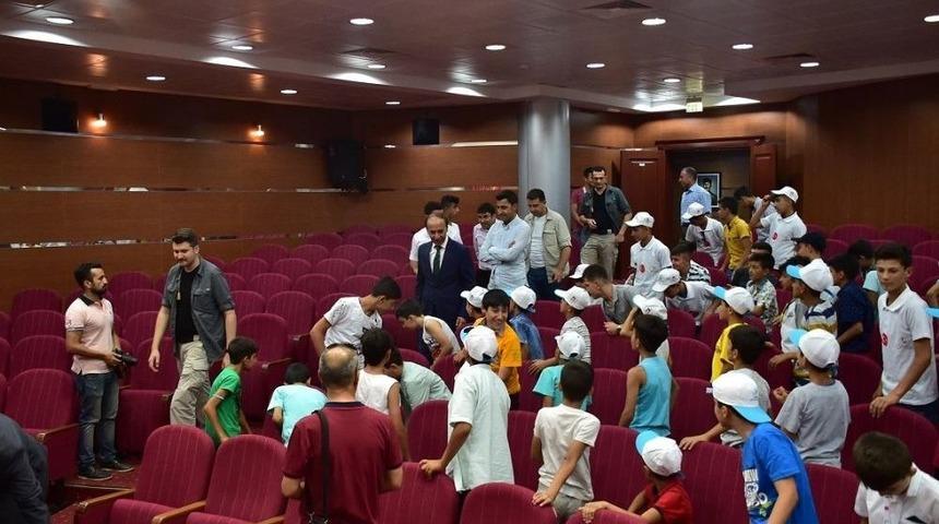 Vali Erin Derikli &Ouml;ğrencilerle Bir Araya Geldi