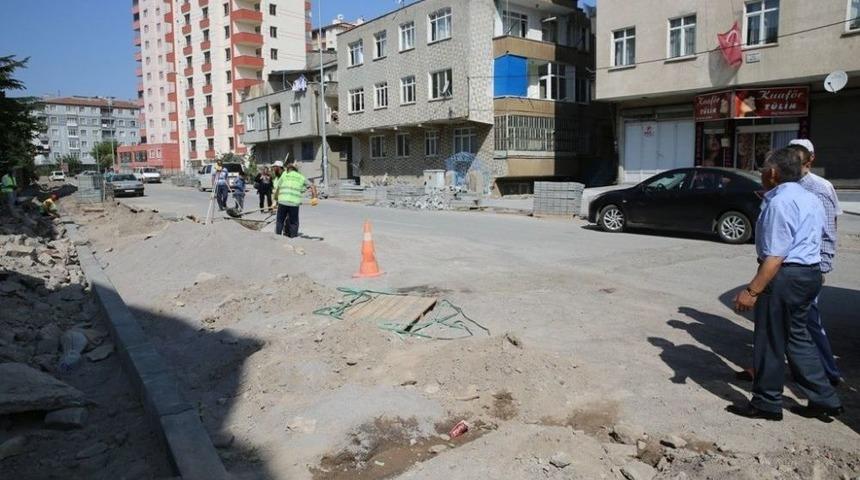 H&uuml;rriyet Mahallesinde Yol Yapım Ve D&uuml;zenleme &Ccedil;alışmaları Başladı