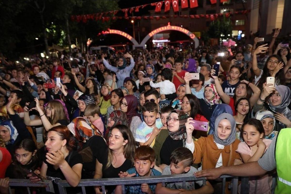 Kiraz Festivali&rsquo;ne Coşkulu Başlangı&ccedil;