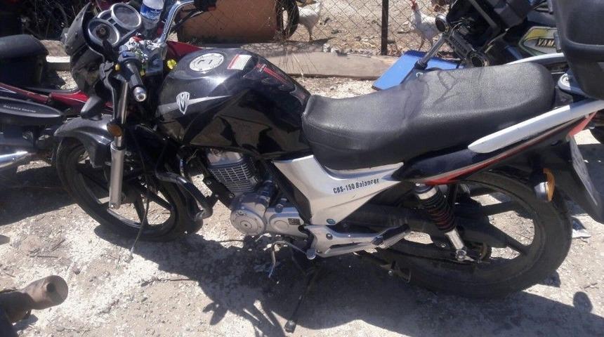 Motosikletle Gen&ccedil; Otob&uuml;sle &Ccedil;arpıştı