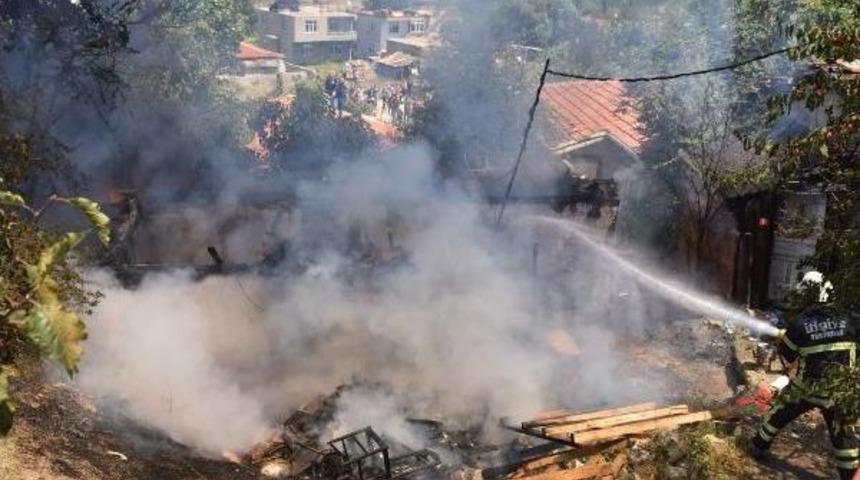 Yangın, M&uuml;stakil Evi K&uuml;le &Ccedil;evirdi
