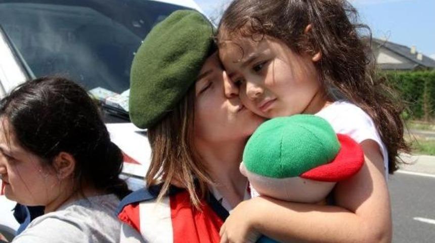 D&uuml;zce'de Minib&uuml;s Ve Otomobil &Ccedil;arpıştı: 4 Yaralı