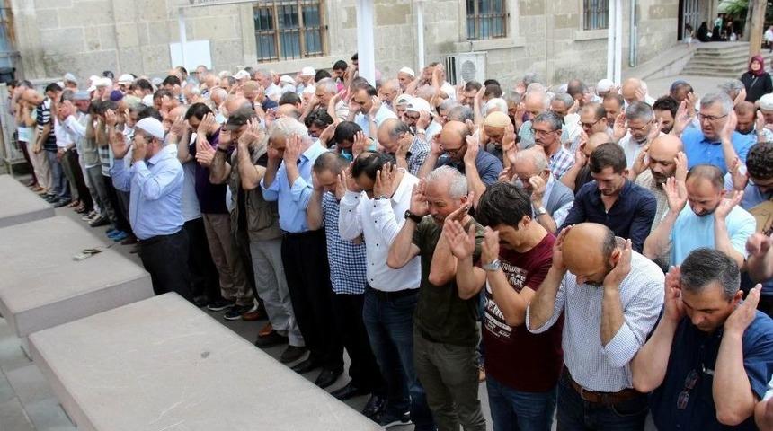 Suriyeli Anne Ve 2 &Ccedil;ocuğu İ&ccedil;in Gıyabi Cenaze Namazı