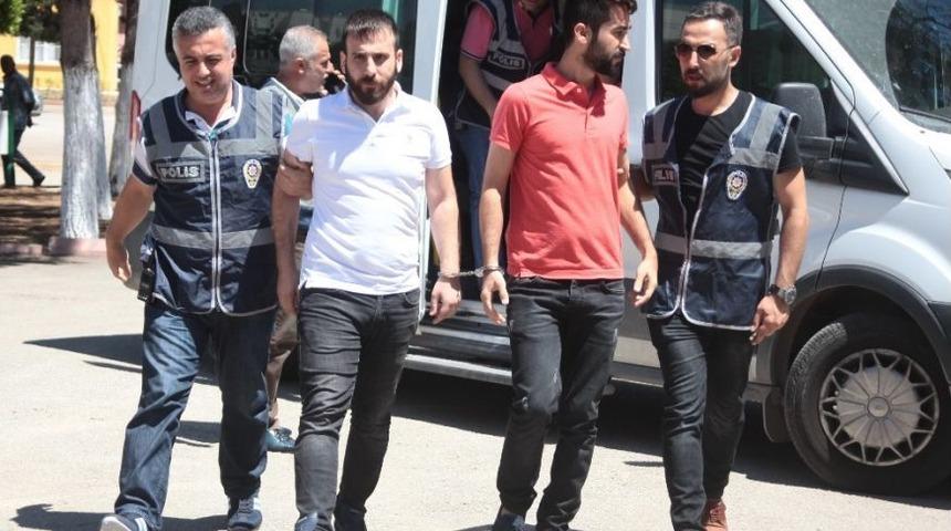 &Ouml;z&uuml;r Dilemek İ&ccedil;in Gittiler 2 Kişiyi Yaraladılar