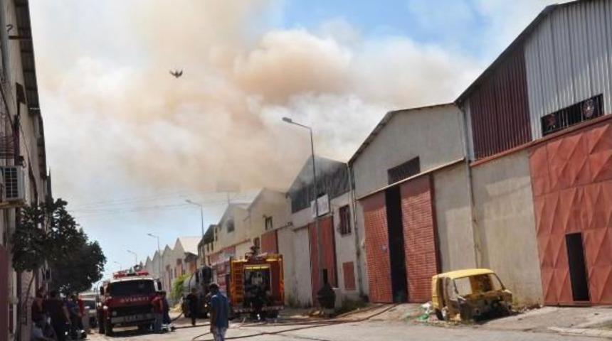 Mdf Deposunda &Ccedil;ıkan Yangında 2 Iş&ccedil;i Zehirlendi