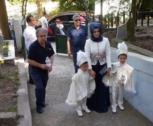 Bakan Işık Sünnet Olan Şehit Çocuklarına Makam Aracını Verdi