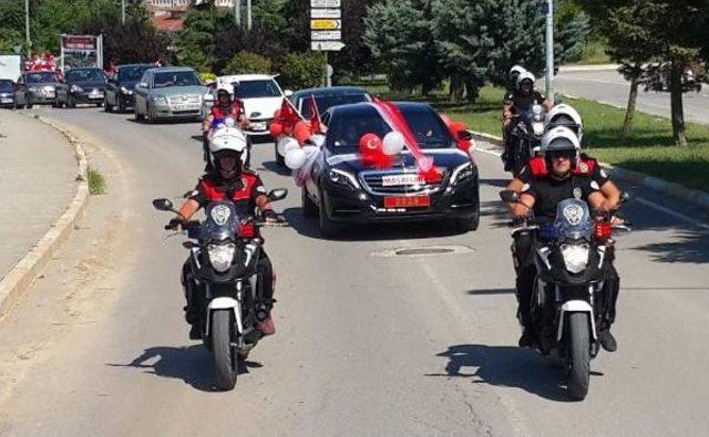 Bakan Işık Sünnet Olan Şehit Çocuklarına Makam Aracını Verdi