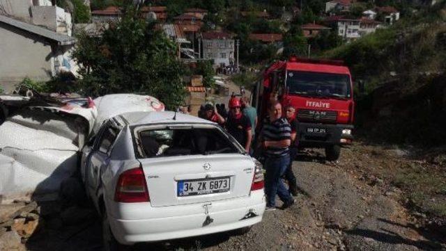 Otomobil Şarampole Yuvarlandı; Baba Yaralandı, Oğlu Öldü