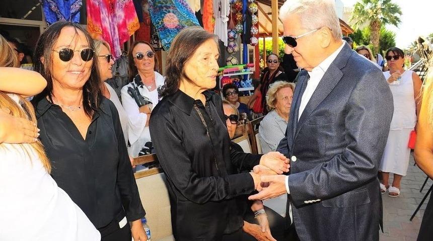 Duayen Sanayici Şinasi Ertan &Ccedil;eşme&rsquo;de Defnedildi