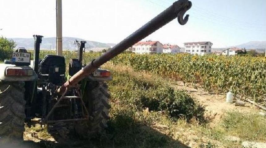 El Frenini &Ccedil;ekmeyi Unuttuğu Trakt&ouml;r&uuml;n&uuml;n Altında Kalıp, &Ouml;ld&uuml;