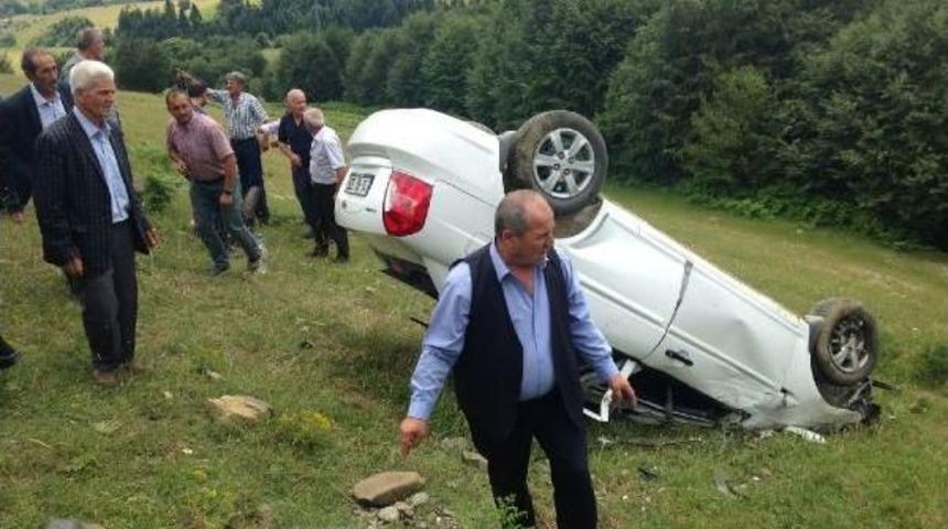 Samsun'da, Otomobil Şarampole Yuvarlandı: 1 &Ouml;l&uuml;, 6 Yaralı