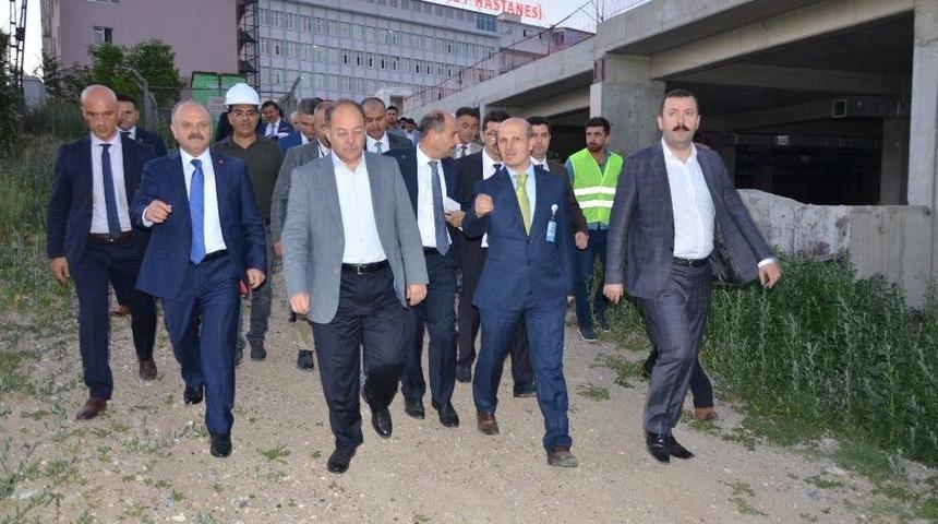 Bakan Akdağ, Yunus Emre Devlet Hastanesinde İncelemelerde Bulundu