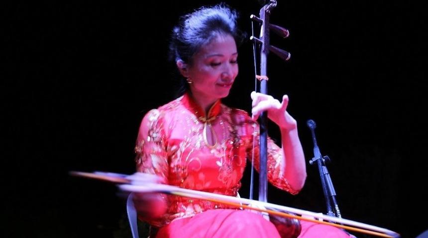 Çinli Sanatçılardan Uçhisar Kasabasında Halk Konseri