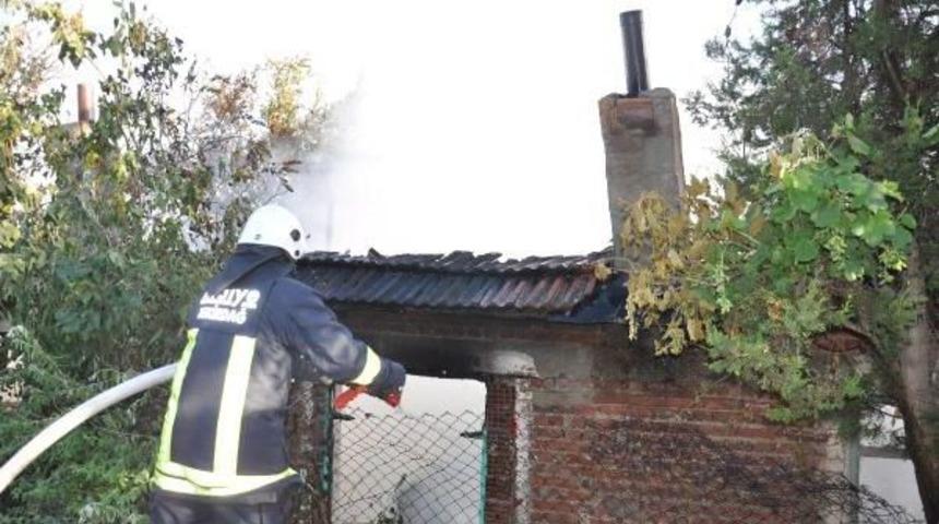 Evinin Yanışını G&ouml;zyaşlarıyla Izledi