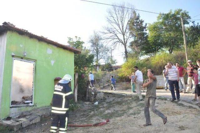 Evinin Yanışını G&ouml;zyaşlarıyla Izledi 3