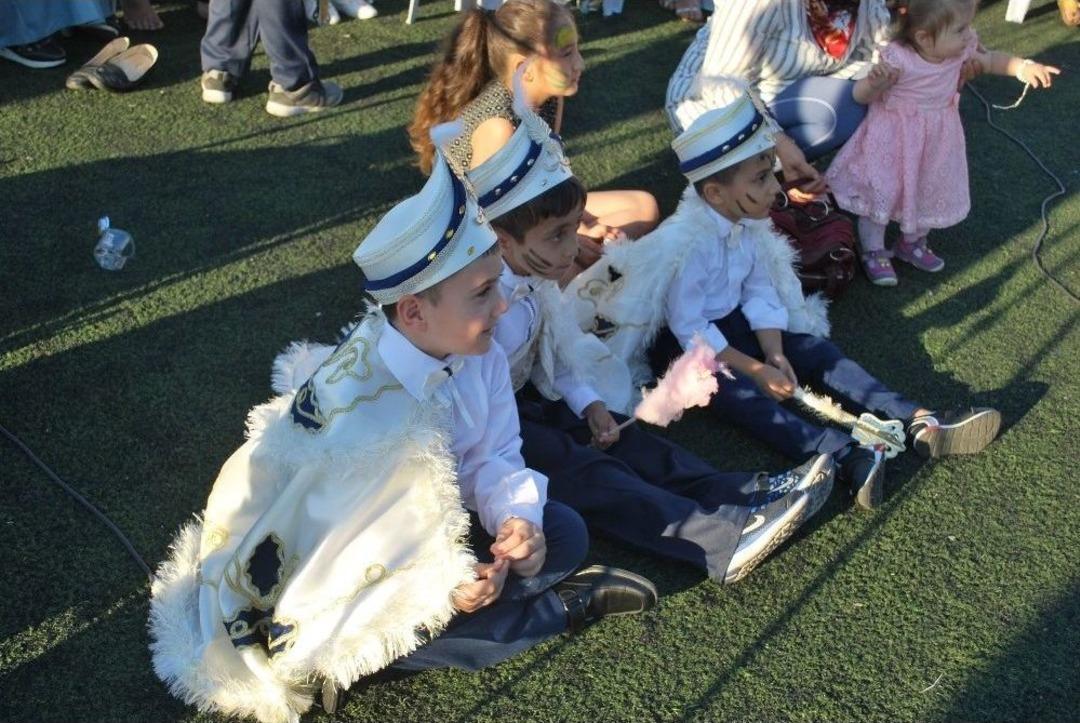 Gaziosmanpaşalı Bin 200 &Ccedil;ocuk S&uuml;nnet Ş&ouml;leninde Buluştu