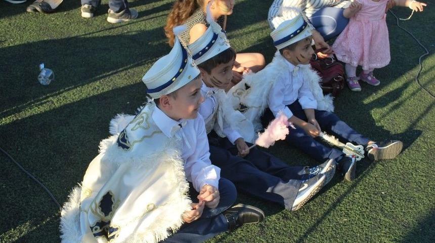 Gaziosmanpaşalı Bin 200 &Ccedil;ocuk S&uuml;nnet Ş&ouml;leninde Buluştu