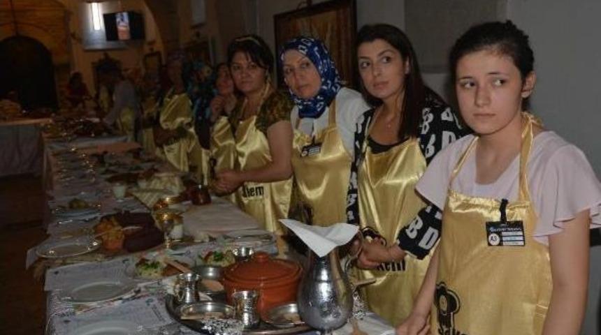 Yemek Yarışmasında Dereceye Girenler Altınla &Ouml;d&uuml;llendirildi