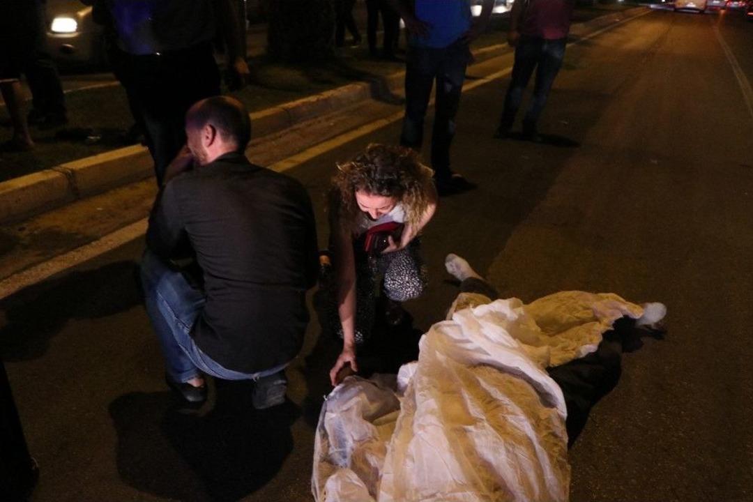 Trafik Kazasında &Ouml;len Babasının Elini &Ouml;p&uuml;p Helallik İstedi