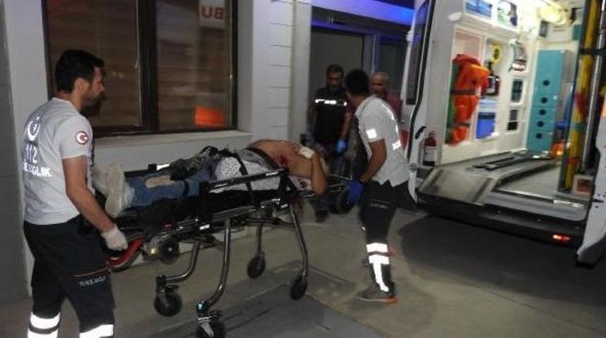 Gen&ccedil; Kadın D&ouml;v&uuml;lerek &Ouml;ld&uuml;r&uuml;ld&uuml;, Yanındaki Kişi Ise Silahla Yaralandı