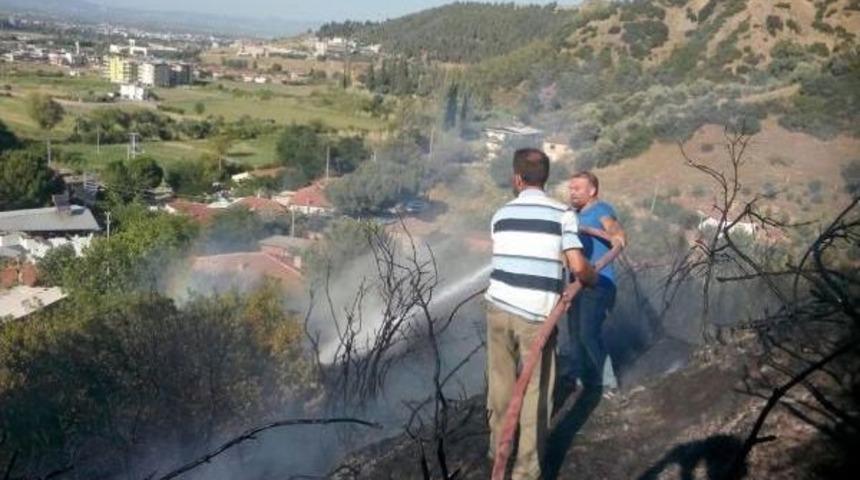 Salihli'de 1 Hektarlık Orman Yandı