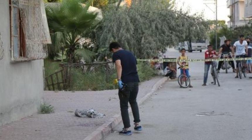 Uyuşturucu Bağımlısı Yengesini &Ouml;ld&uuml;rd&uuml;, Komşusunu Yaraladı