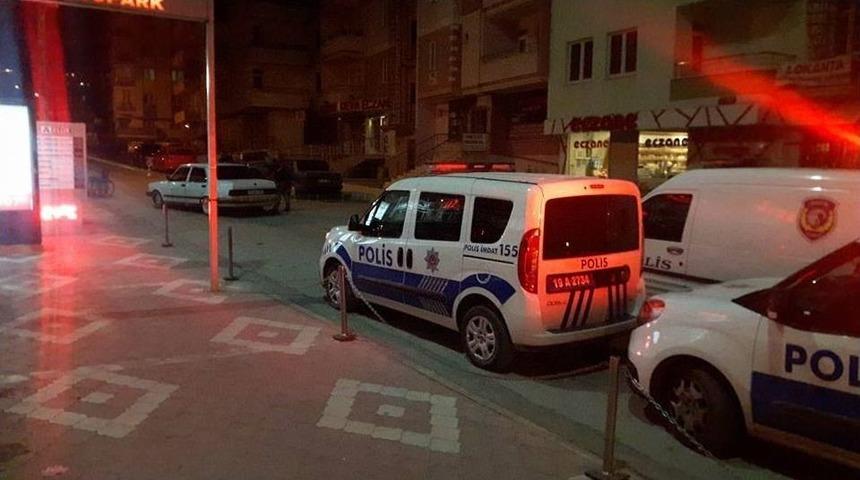 &Ccedil;orumda Bir Garip Olay. Hastaneye Gelen Ara&ccedil;tan Vahşet &Ccedil;ıktı: 1 &Ouml;l&uuml;, 1 Yaralı