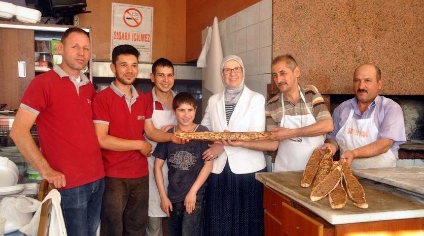 Eski Bakan Dr. Sema Ramazanoğlu&rsquo;ndan Karacasu Pidesine &Ouml;vg&uuml;