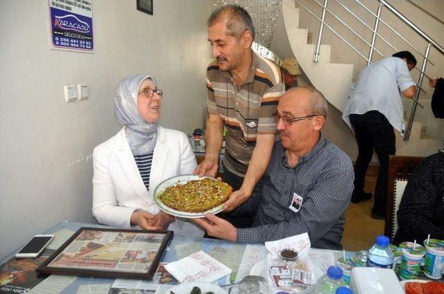 Eski Bakan Dr. Sema Ramazanoğlu’ndan Karacasu Pidesine Övgü