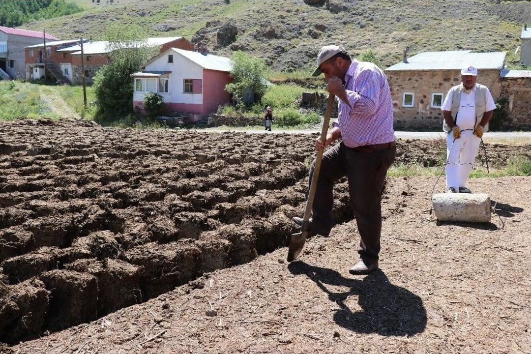 Kış İ&ccedil;in Hazırlıklara Şimdiden Başladılar