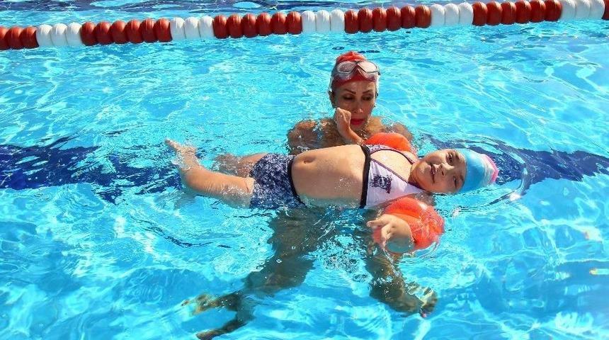 Bayraklı&rsquo;da Y&uuml;zmeye Engel Yok