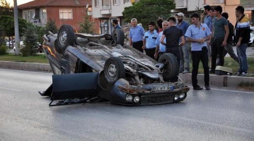 Otomobil Devrildi, Aynı Aileden 4 Kişi Yaralı Kurtuldu