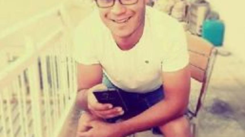 Kasksız Motosikletli Kazada &Ouml;ld&uuml;