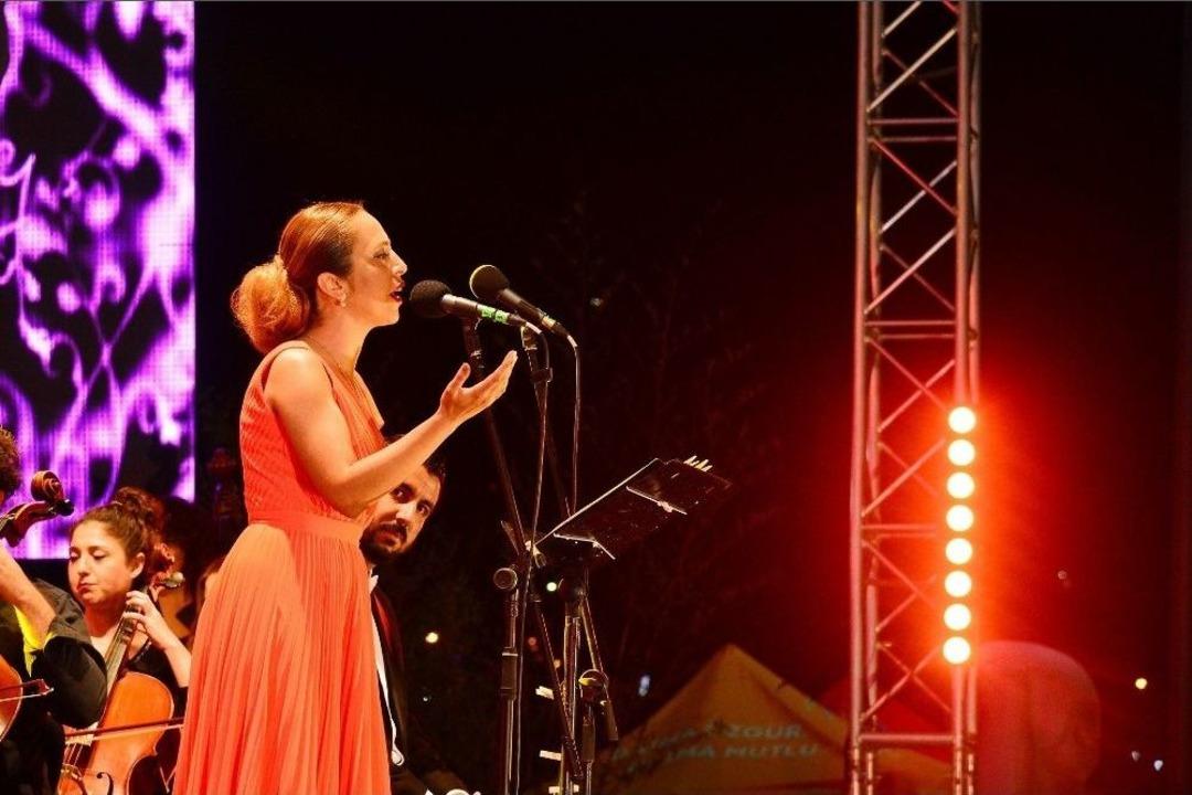 Beylikd&uuml;z&uuml; Klasik G&uuml;nleri Z&uuml;lf&uuml; Livaneli İle Final Yaptı