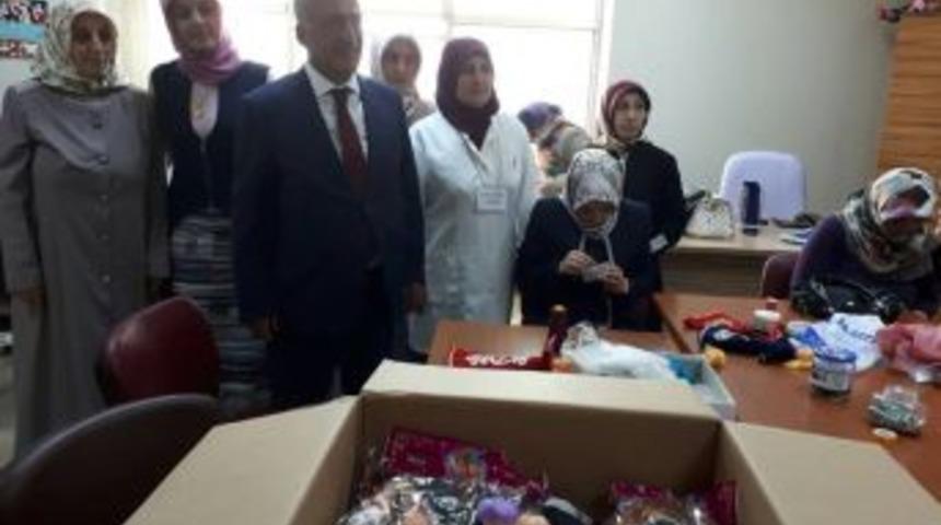 Rekt&ouml;r &Ccedil;omaklı Er Kadın&rsquo;ın At&ouml;lyesinde