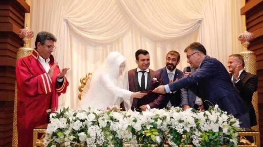 15 Temmuz Gazisi Erdal Aras'ın Nikahını Başkan Karadeniz Kıydı