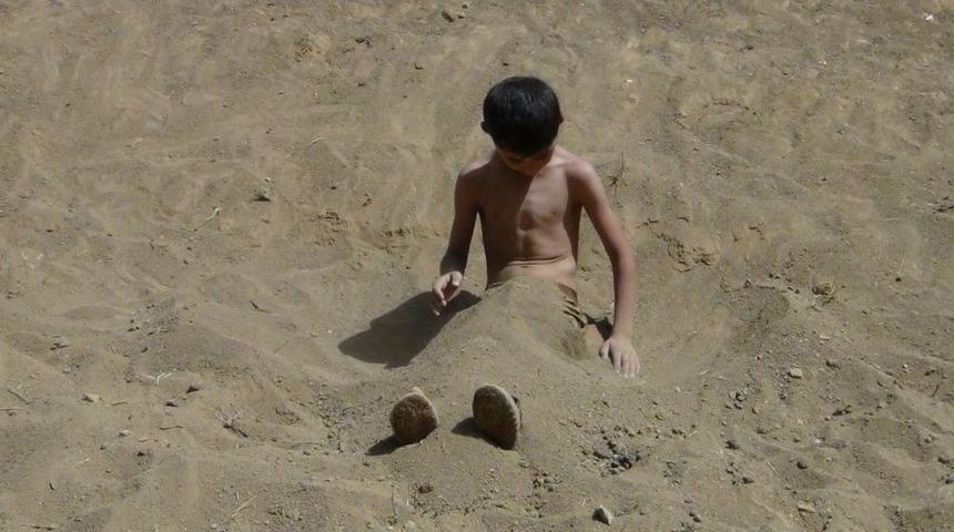 Beyt&uuml;şşebap&rsquo;ta &Ccedil;ocuklar Derelere Akın Etti