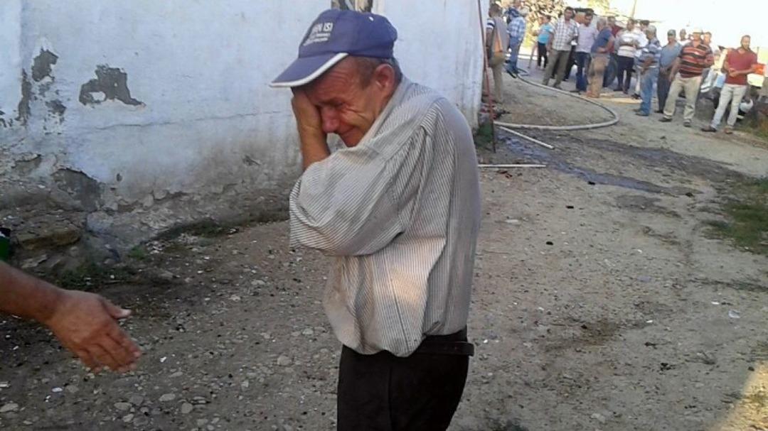 Evi K&uuml;l Olan Adam G&ouml;zyaşlarına Boğuldu