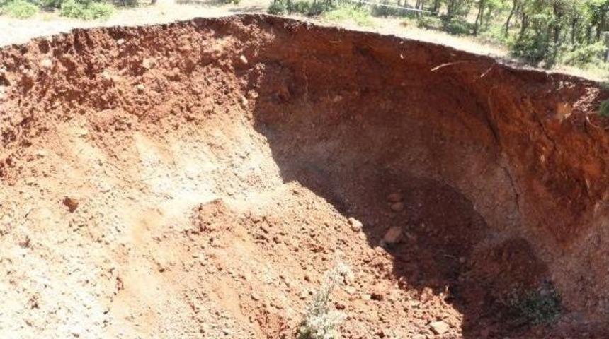 Bing&ouml;l'de Hes &Ccedil;alışmalarının A&ccedil;tığı Dev Yarıklar Korkutuyor