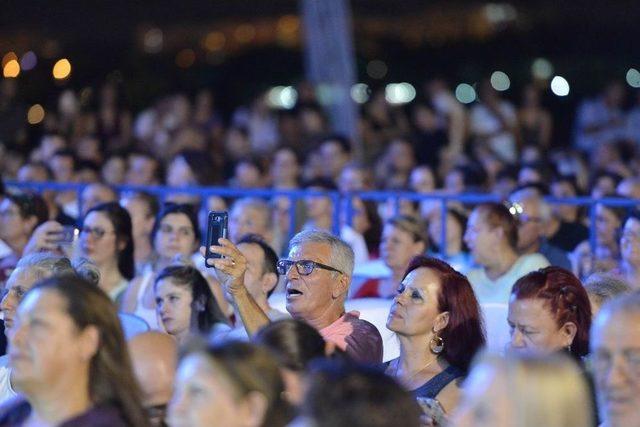 Yıldızlı Geceler’de Alaturka Eğlence