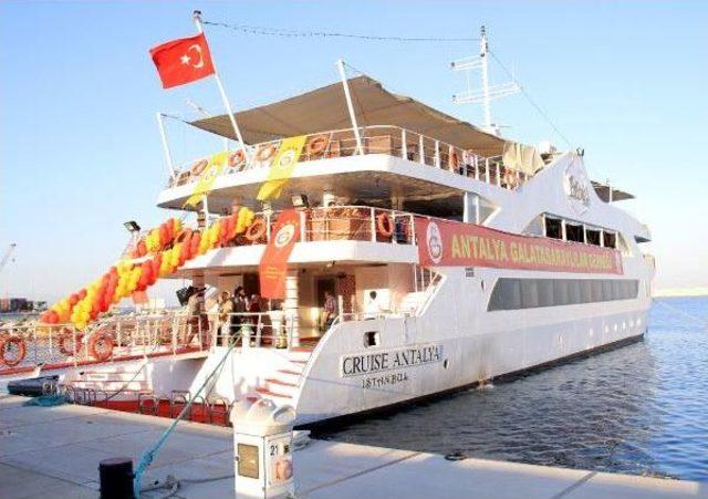 Antalya'da Galatasaray Kaptanı Selçuk İnan'ın Formasına 10 Bin Tl