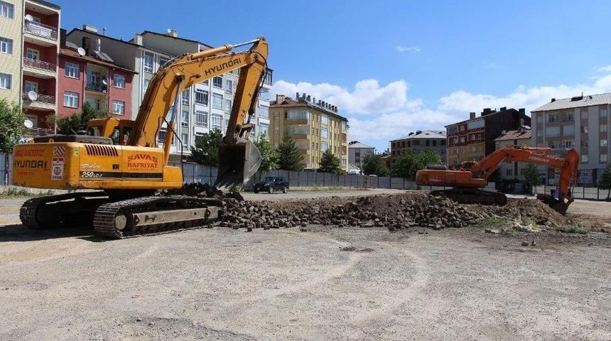 Eski Garaj Ticaret Ve Konut Projesinde Hafriyat Çalışması Başladı